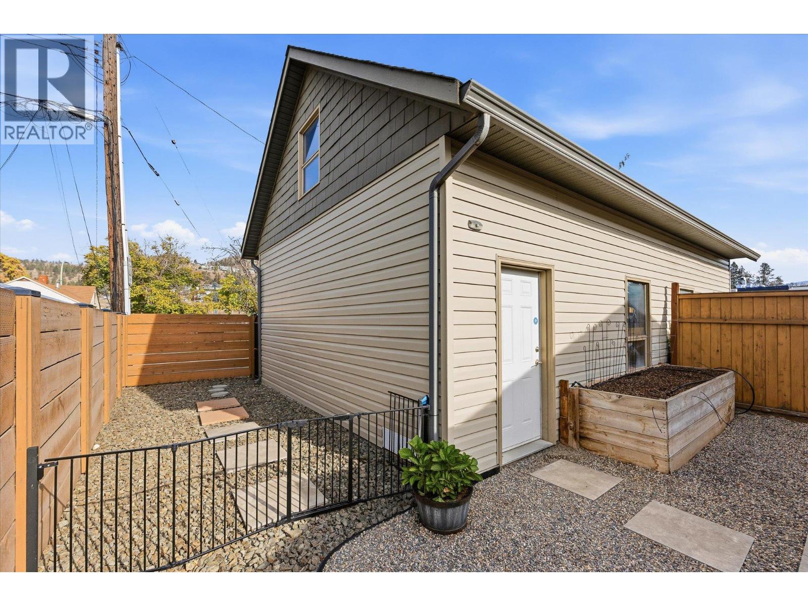 1088 Coronation Avenue - 31