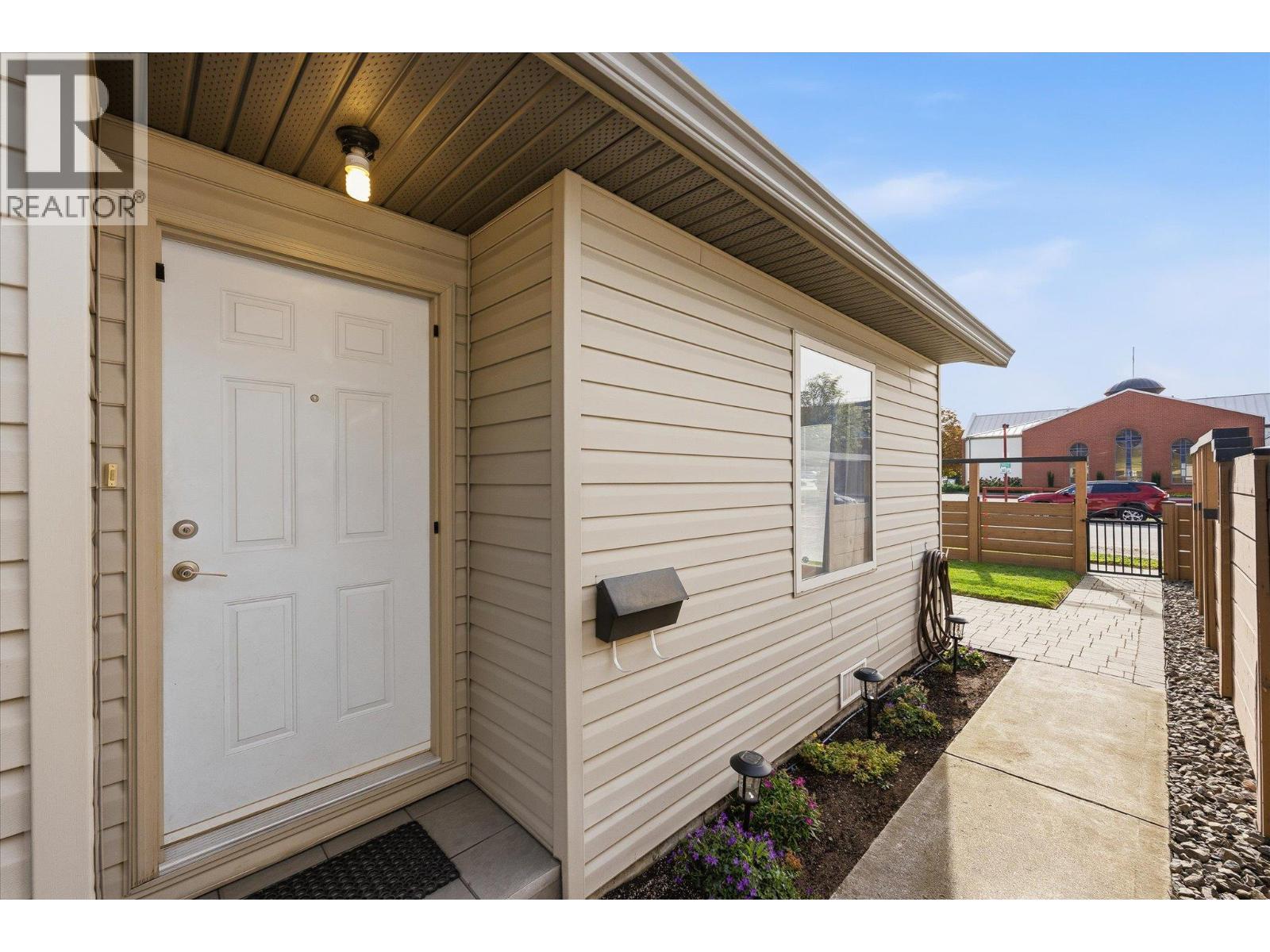  1088 Coronation Avenue, Kelowna