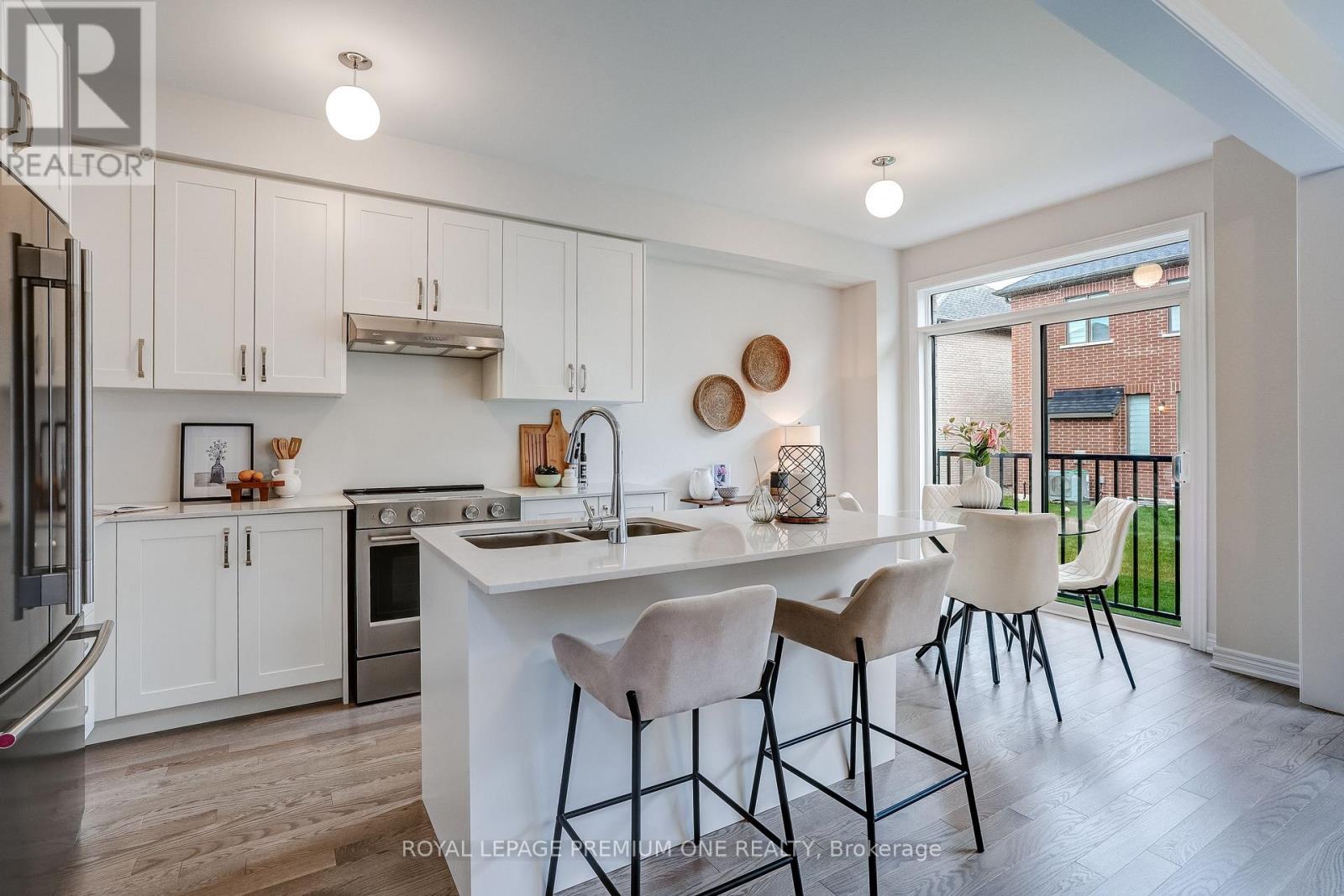 853 HICKORY CRESCENT - 12
