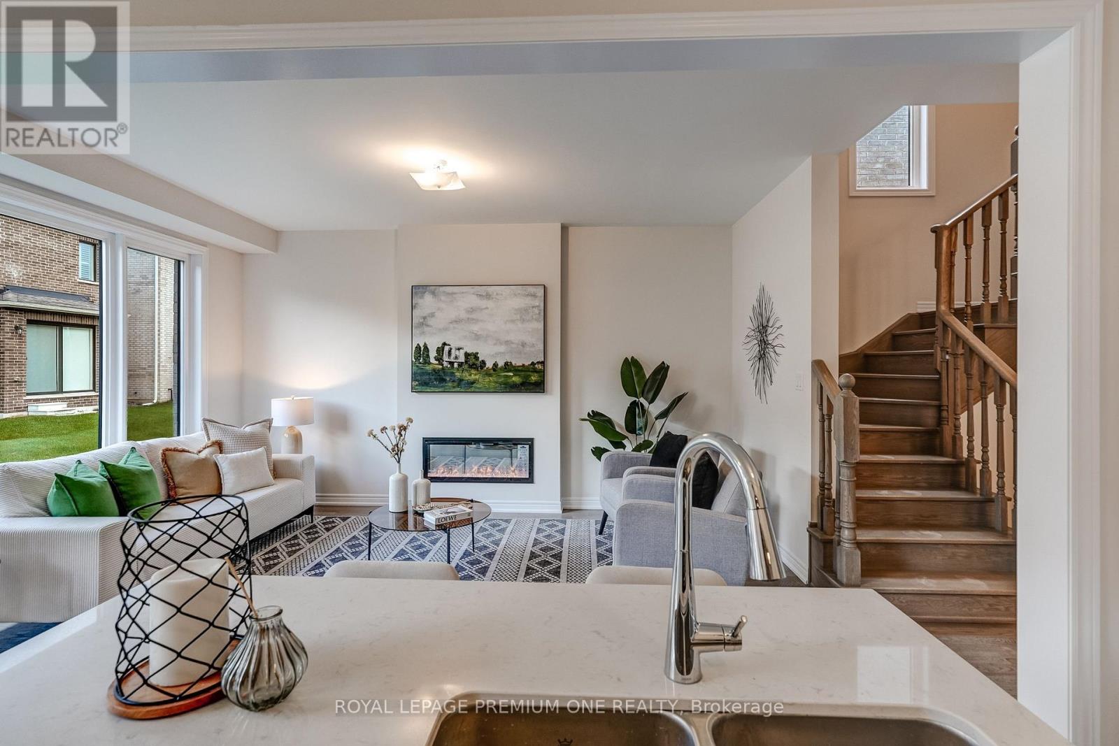 853 HICKORY CRESCENT - 16
