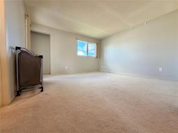 47 Upton Place, Winnipeg, MB R2N1S8 Photo 12