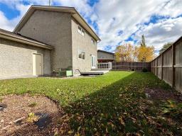 47 Upton Place, Winnipeg, MB R2N1S8 Photo 23