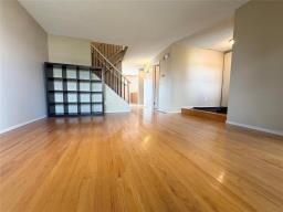 47 Upton Place, Winnipeg, MB R2N1S8 Photo 8