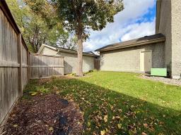 47 Upton Place, Winnipeg, MB R2N1S8 Photo 22