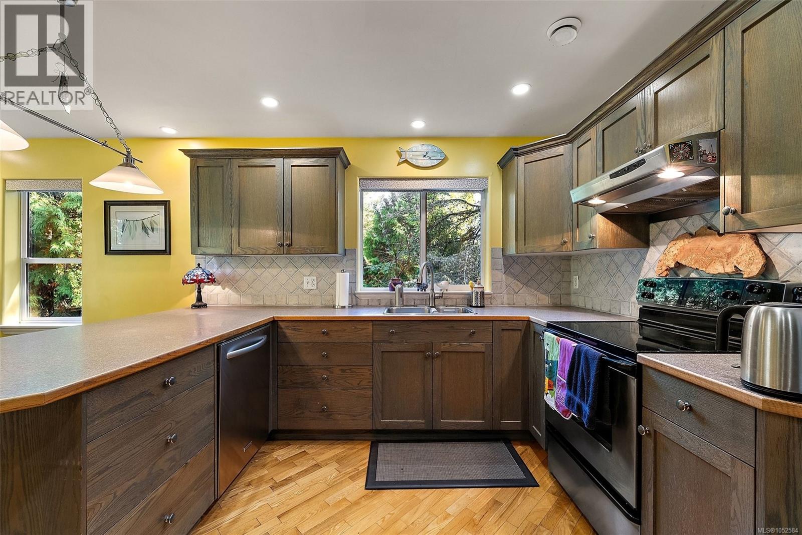 1910 Swartz Bay Rd - 17