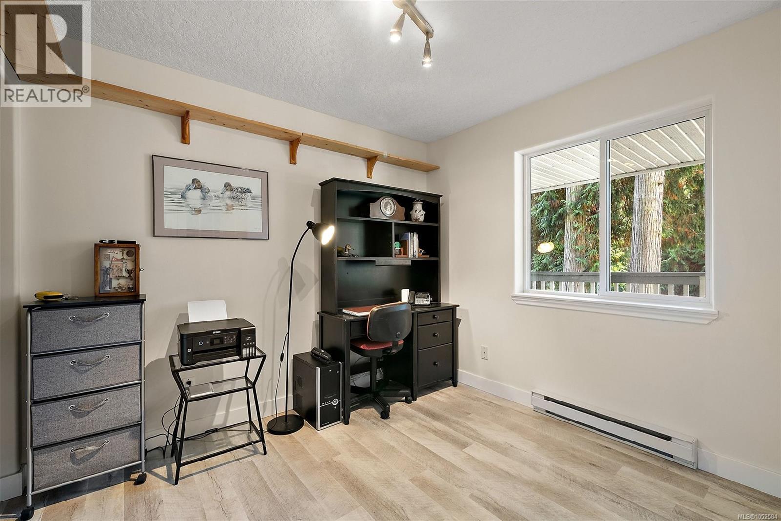 1910 Swartz Bay Rd - 27