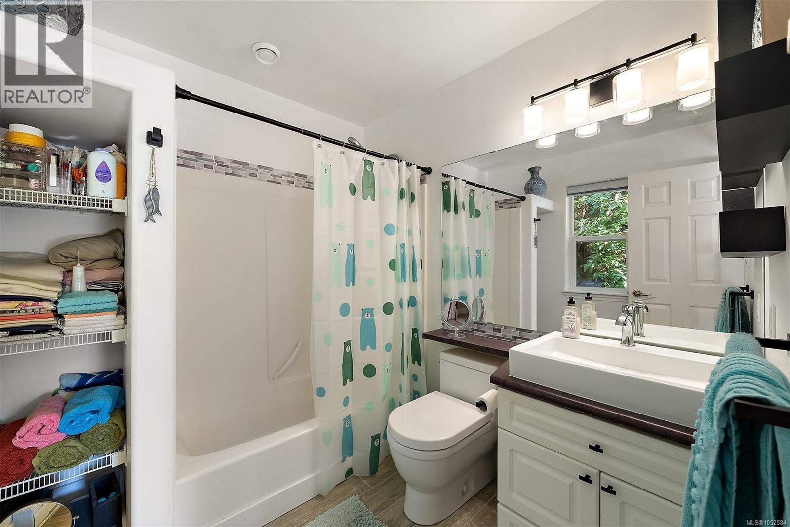 1910 Swartz Bay Rd - 22