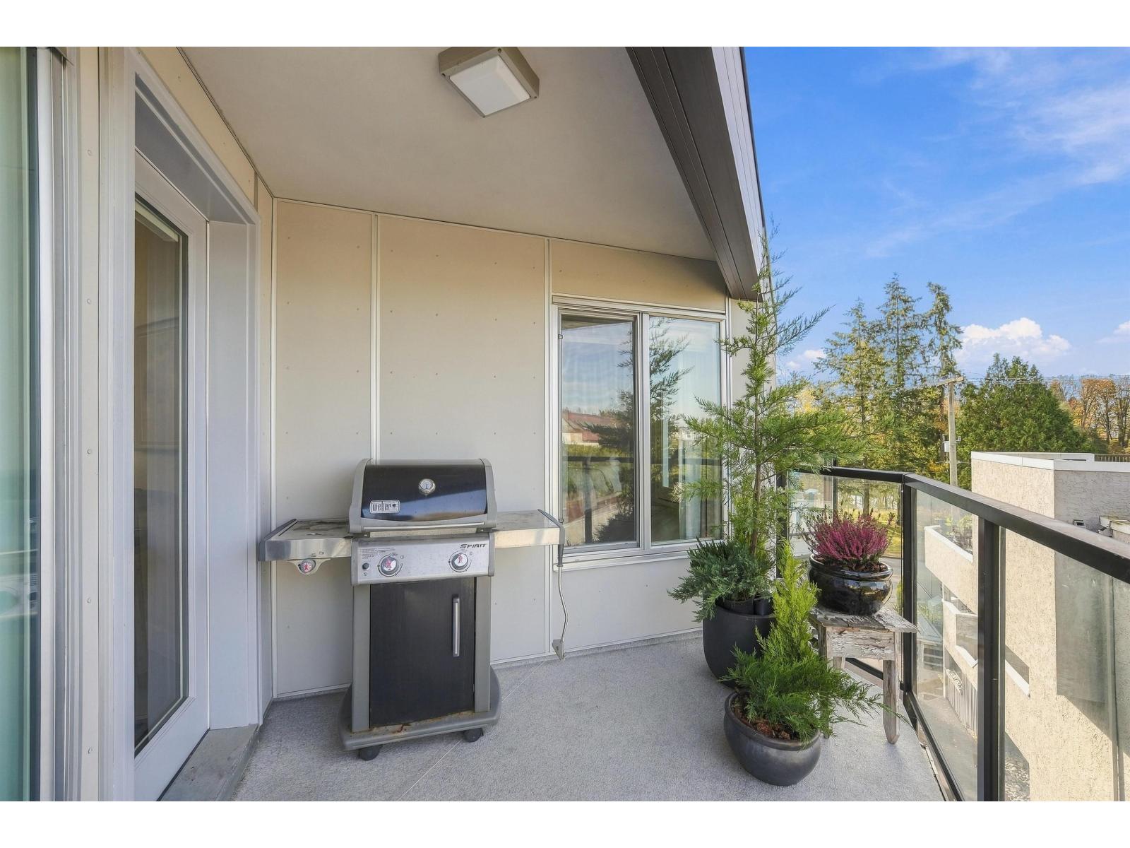 Photo of 9 15989 MARINE DRIVE 9