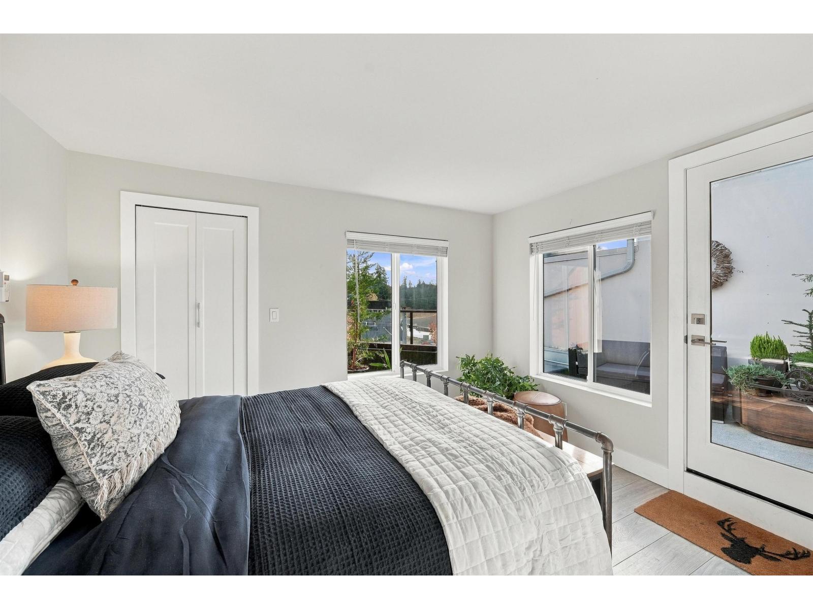 Photo of 9 15989 MARINE DRIVE 12