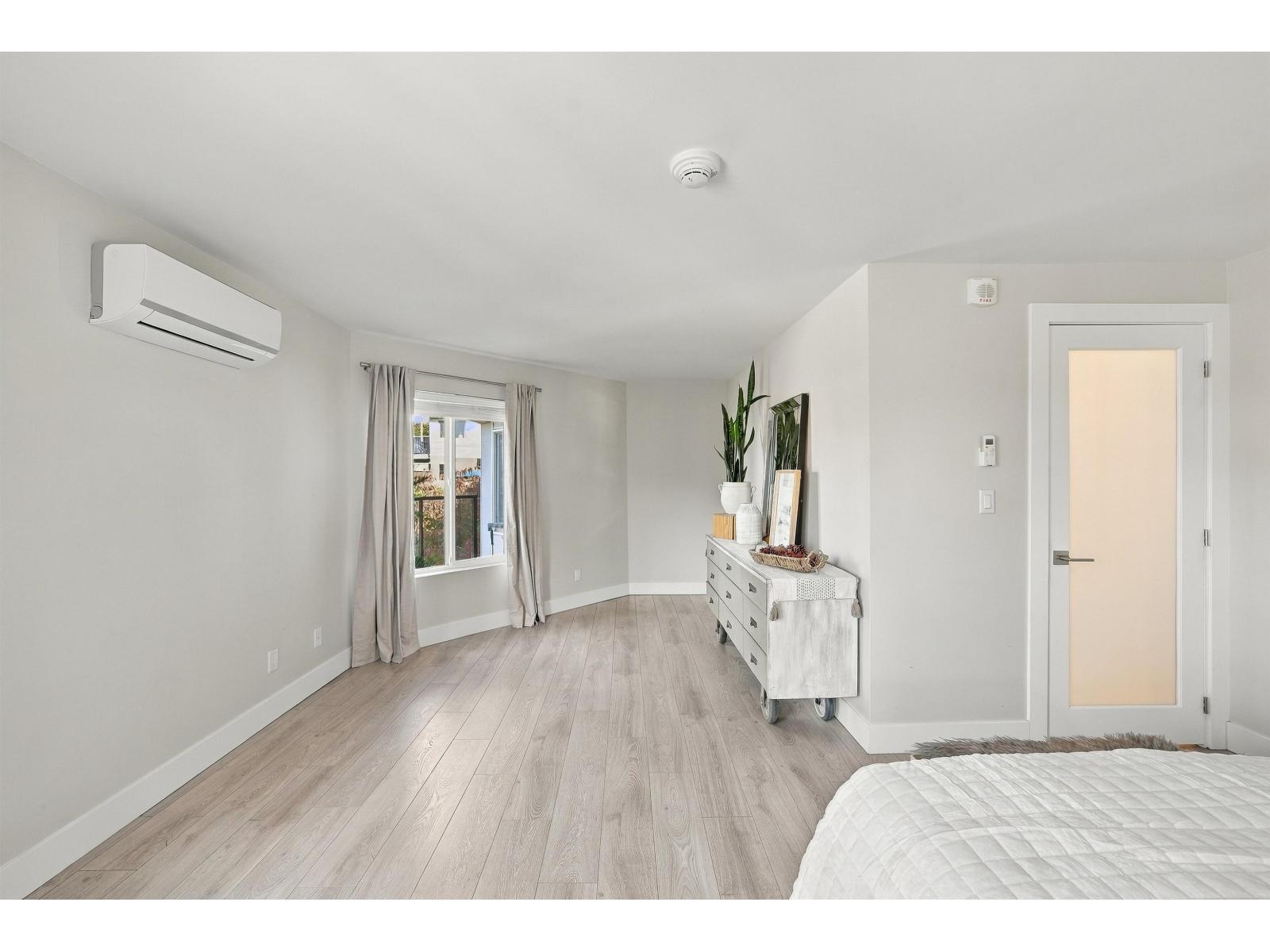 Photo of 9 15989 MARINE DRIVE 11