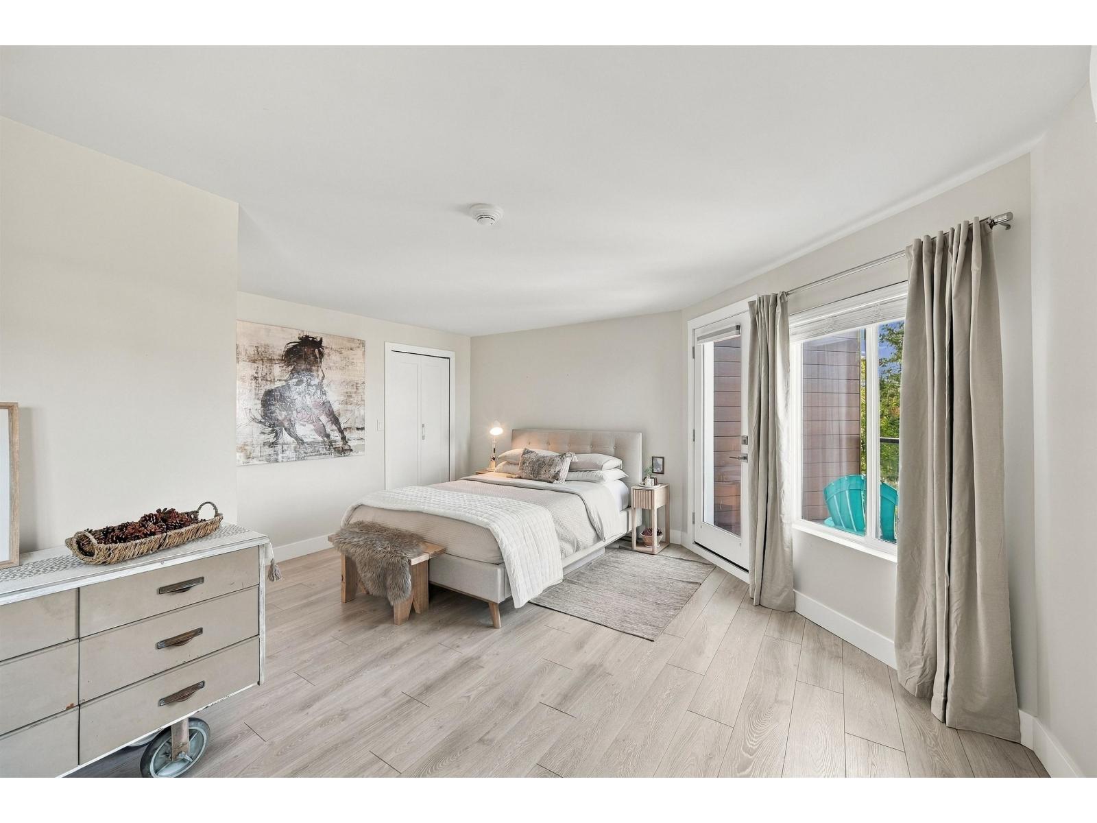 Photo of 9 15989 MARINE DRIVE 10
