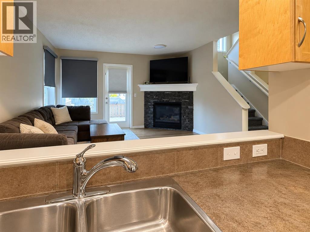 754 Luxstone Gate SW, Airdrie — photo 4