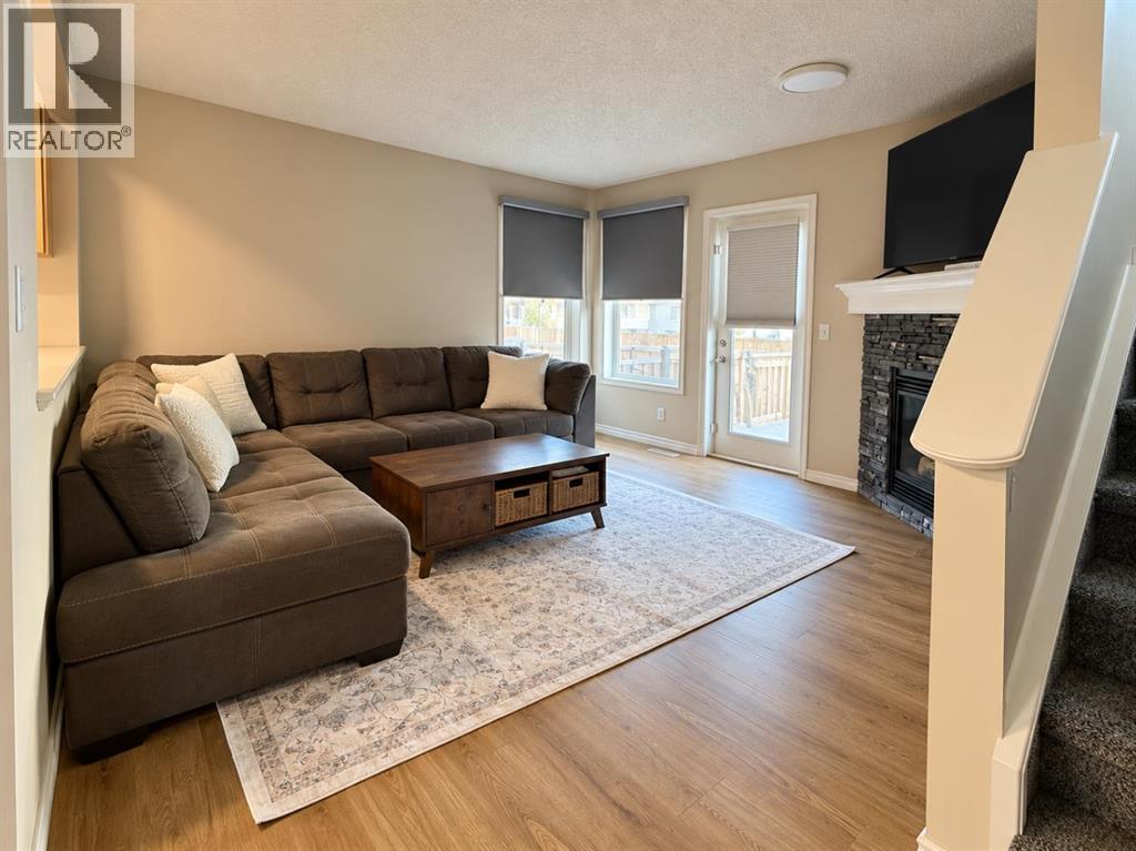754 Luxstone Gate SW, Airdrie — photo 2