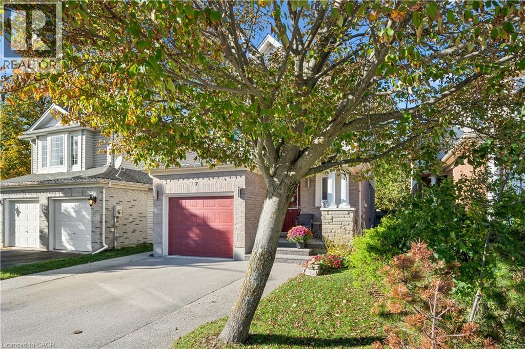 7 KROEGER Crescent — photo 2