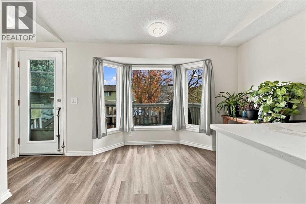 16 Mckenna Place SE photo 12