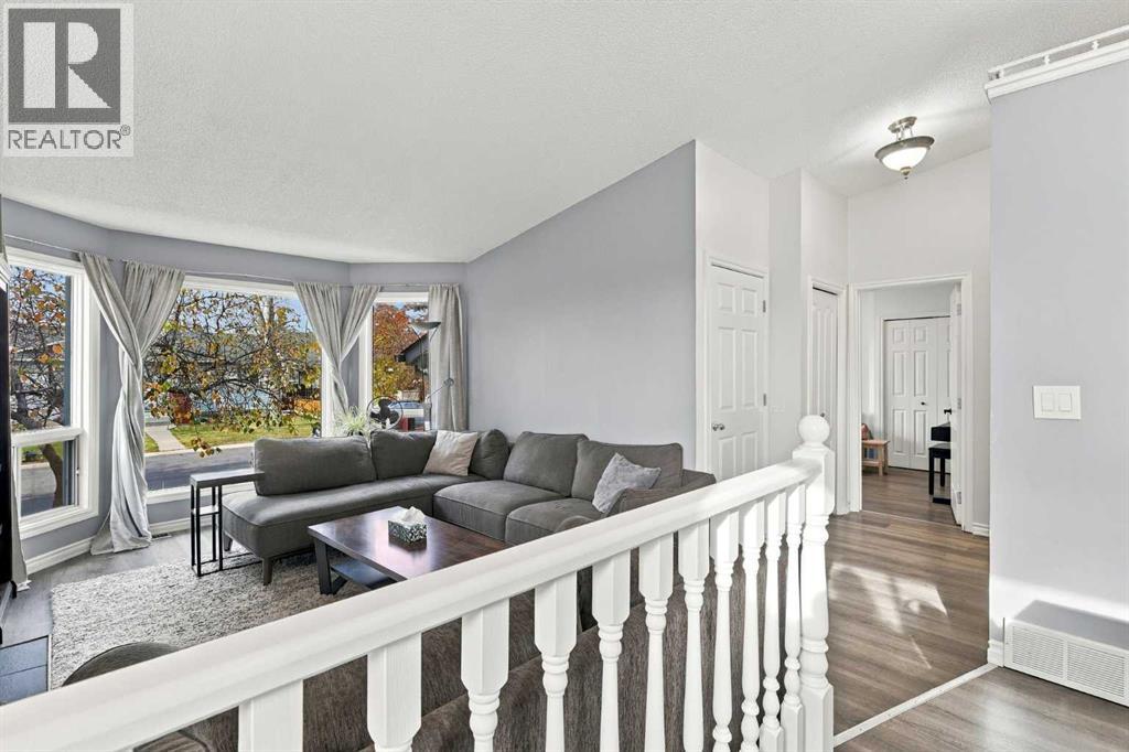 16 Mckenna Place SE photo 4