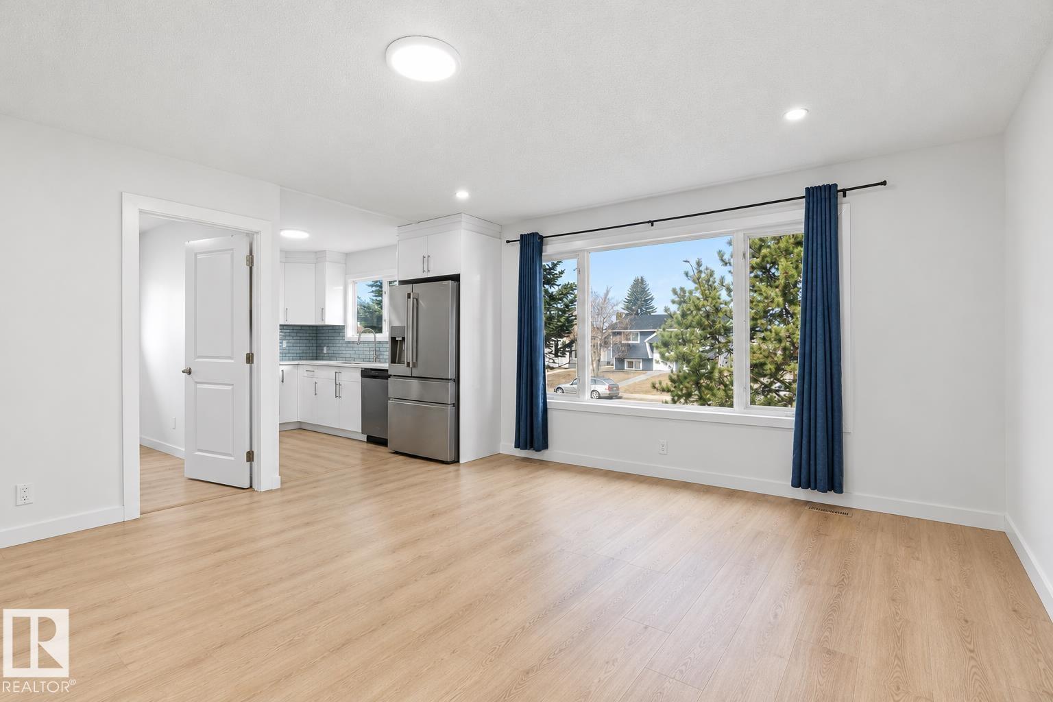 1566 LAKEWOOD RD W NW, Edmonton — photo 3