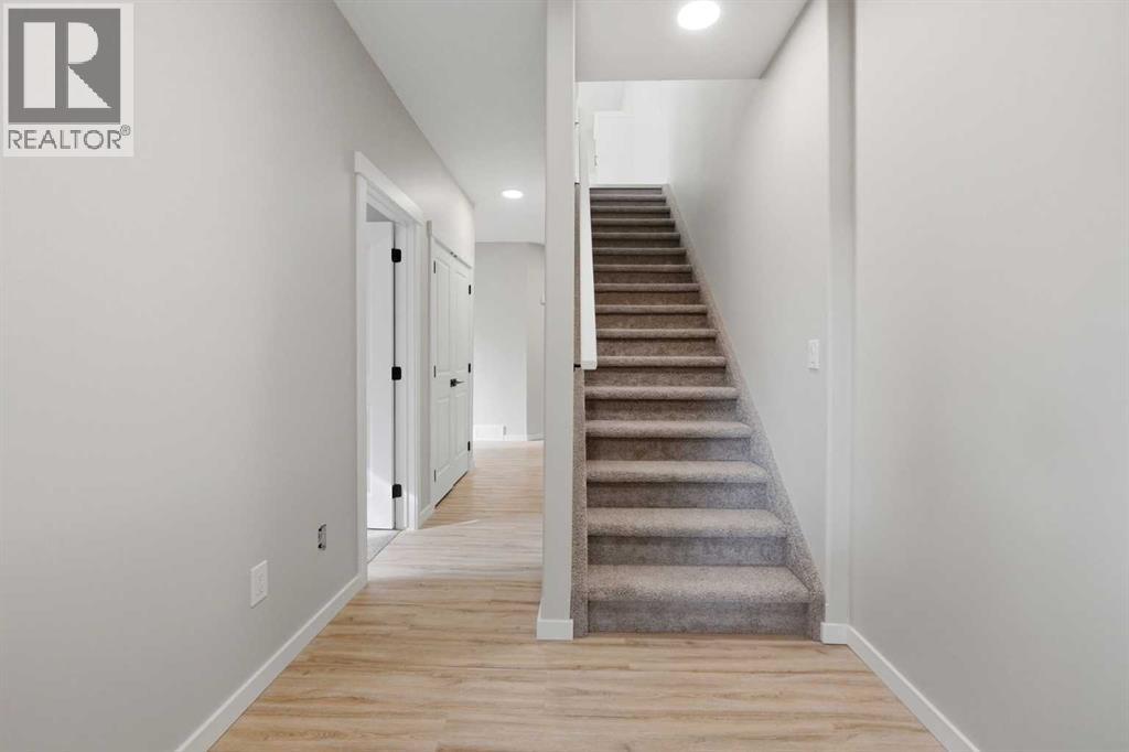 5240 51 Street, photo 7 of 39