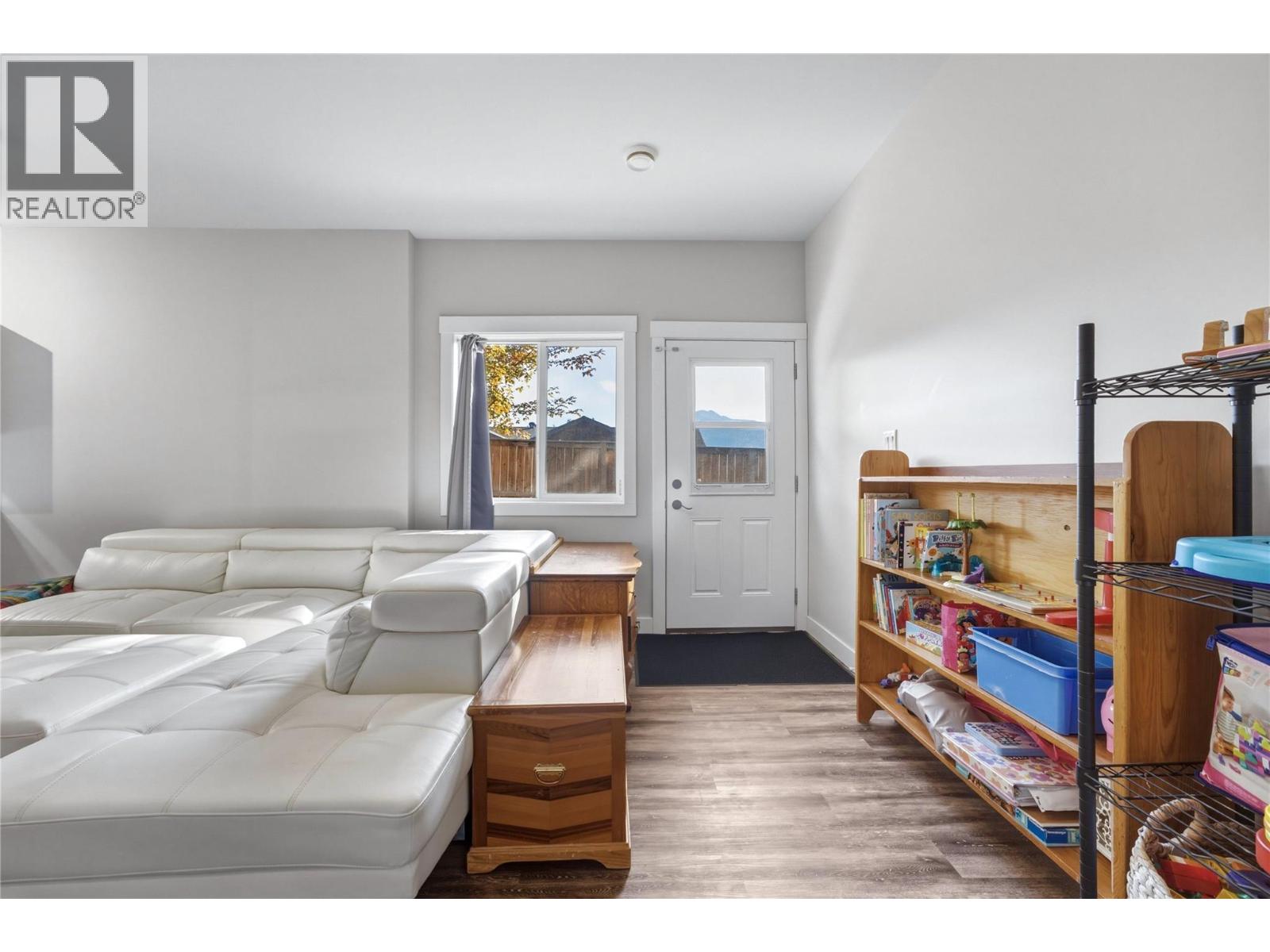 2810 25 Street NE - 28