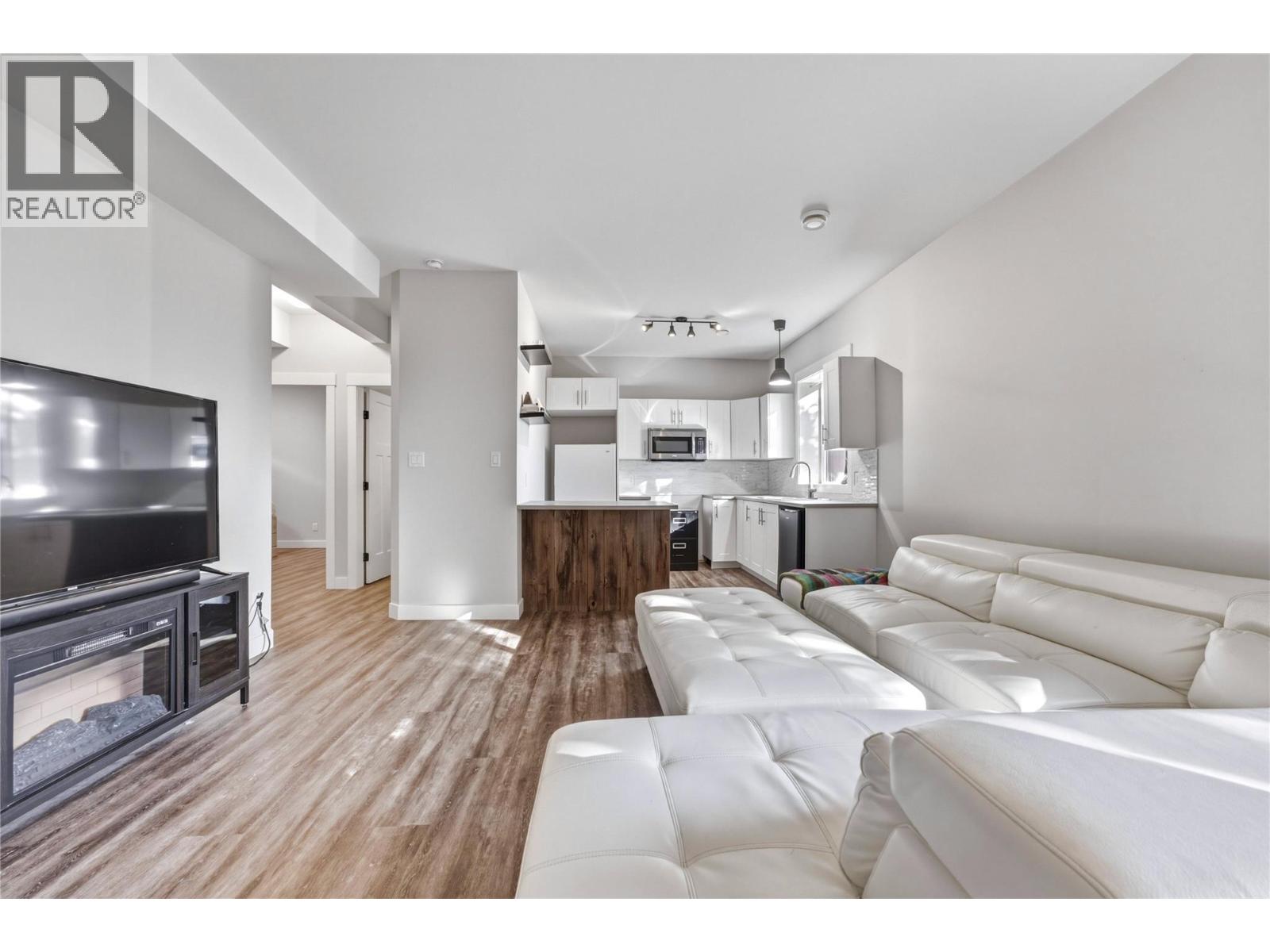 2810 25 Street NE - 29