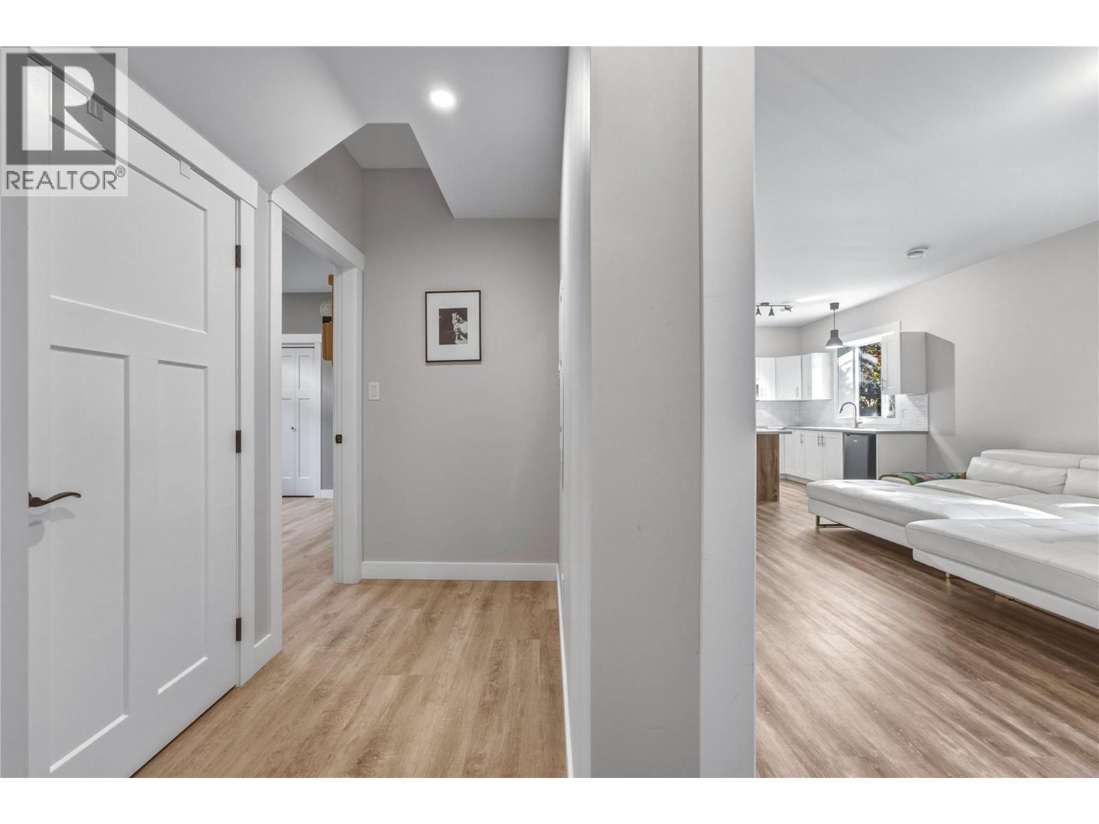 2810 25 Street NE - 33