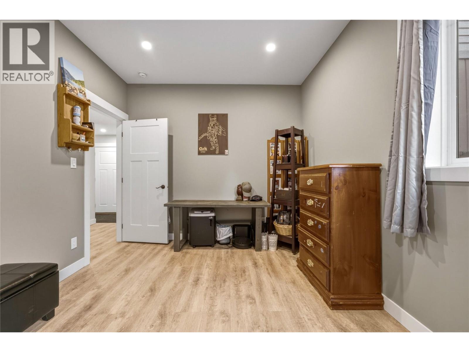2810 25 Street NE - 35