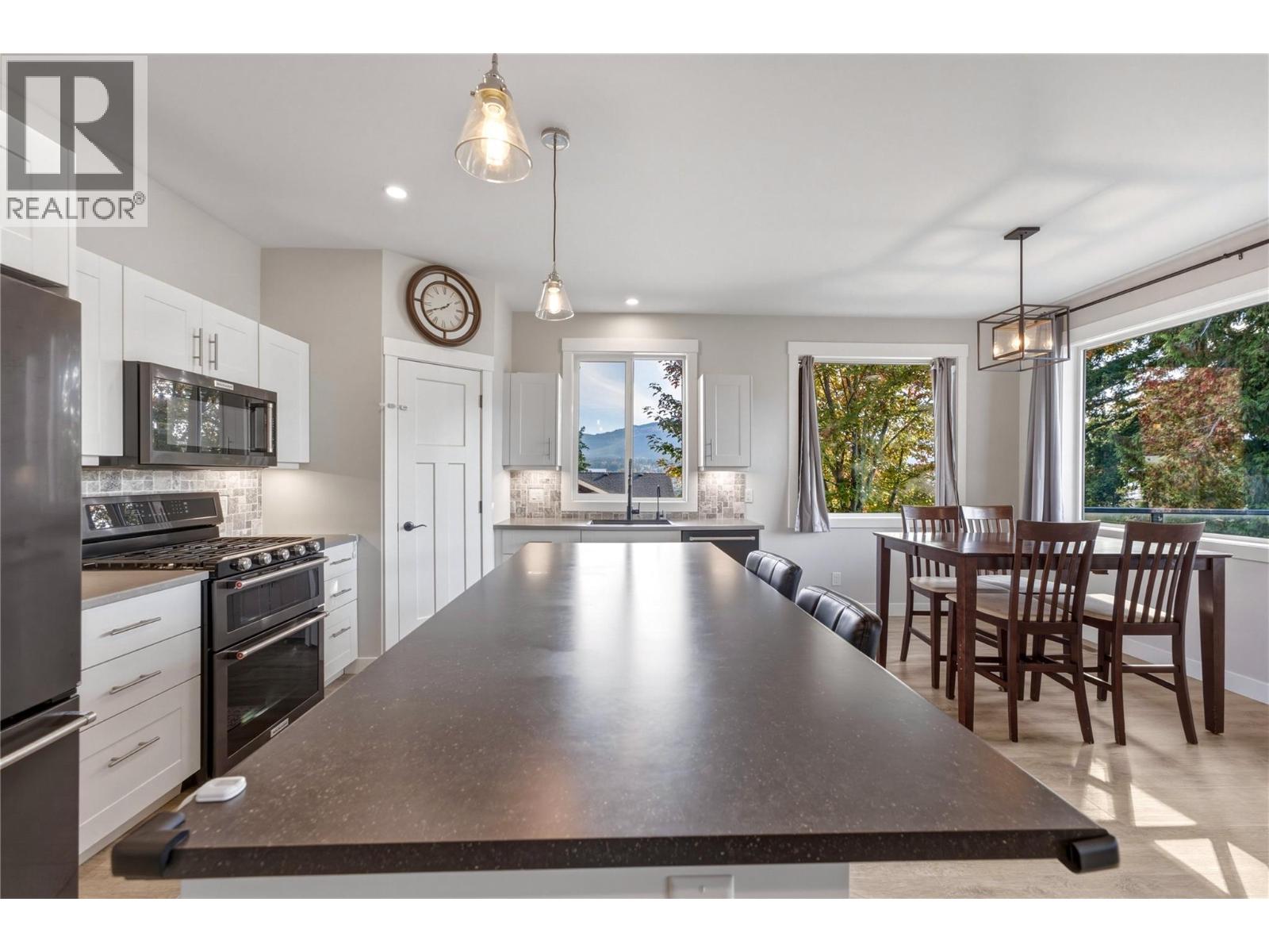 2810 25 Street NE - 4