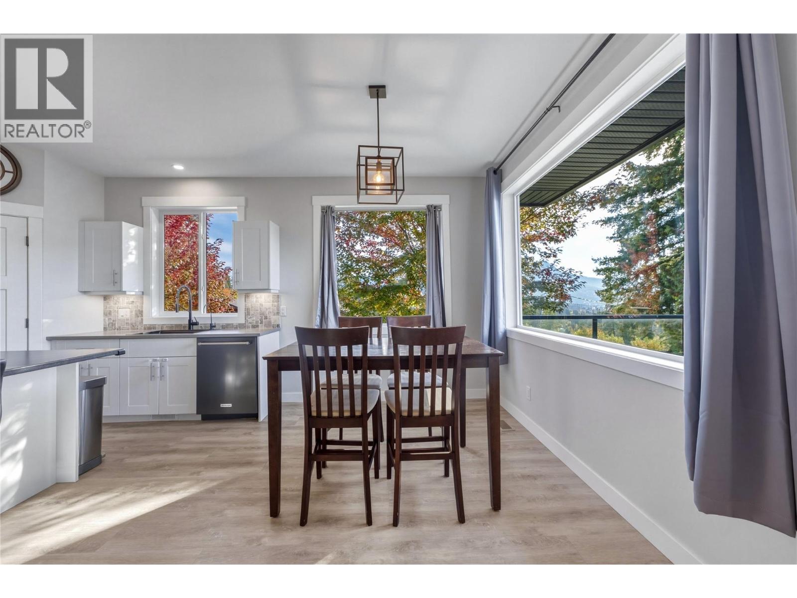 2810 25 Street NE - 8
