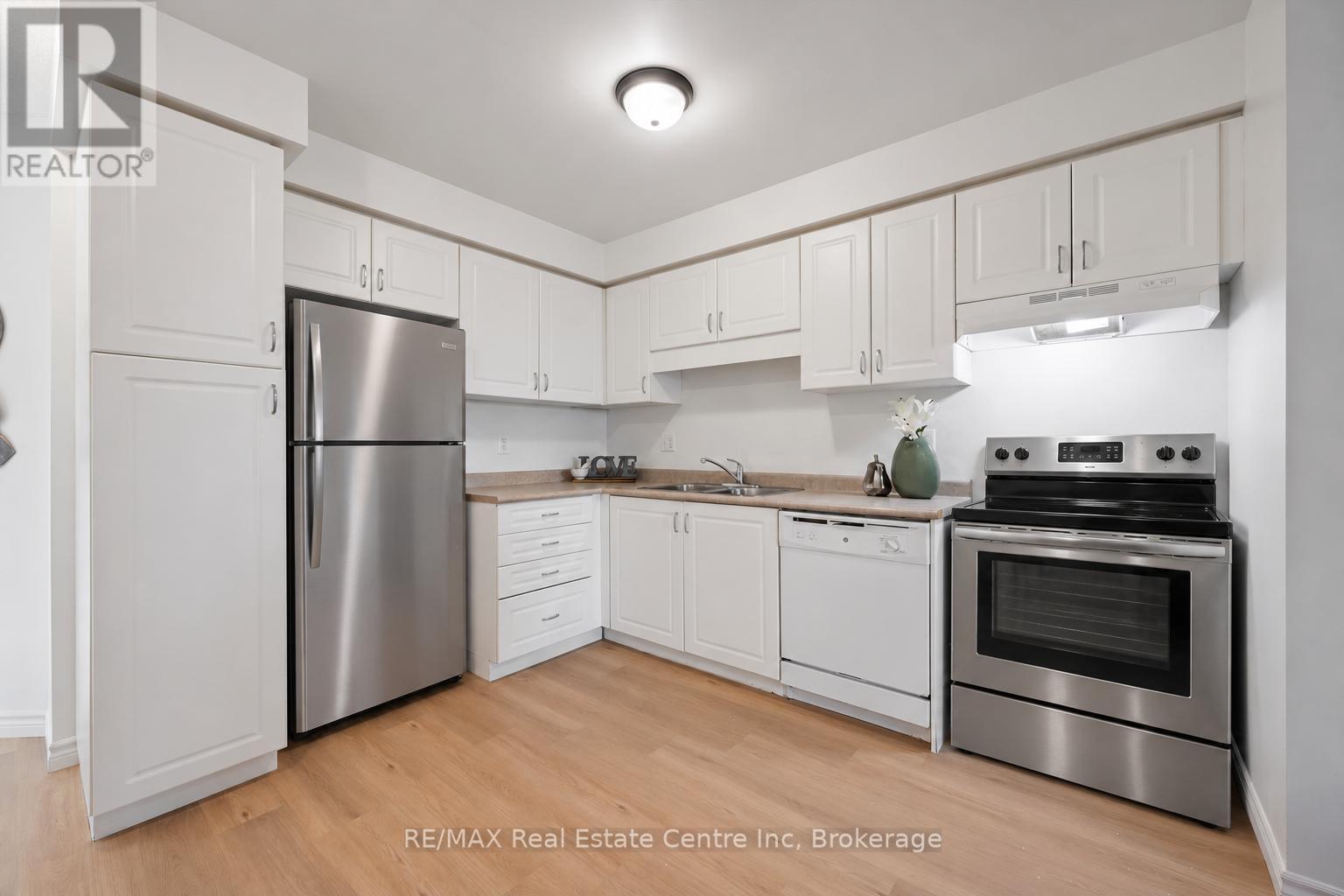 6 REVELL DRIVE, Guelph (Clairfields/Hanlon Business Park) — photo 6