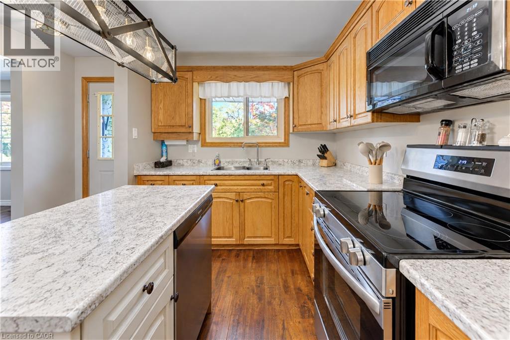 73 BELTON Drive, Kitchener — photo 9