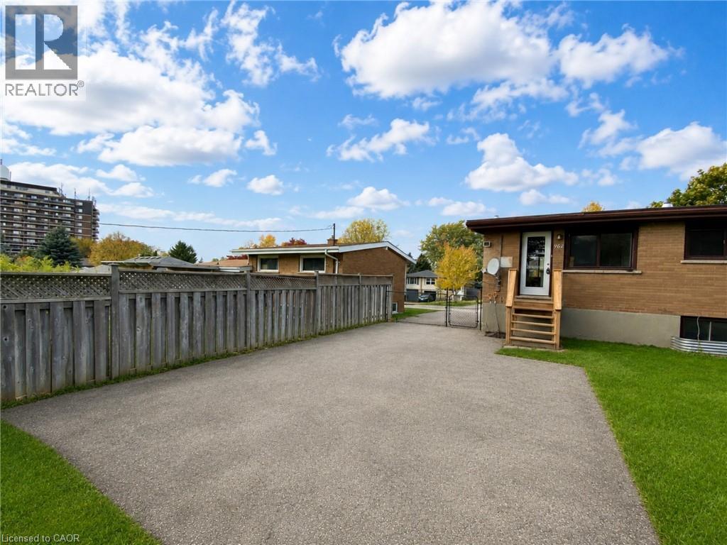 3 Bed, 1 Bath Apartment for Rent in London – 962 EAGLE Crescent Unit# 1, London – MLS# 40872900 - Image 2