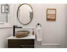 Living room - 15 Markham Street, Toronto, ON M6J2G1 Photo 7