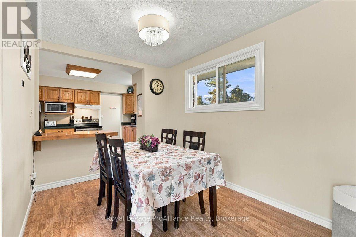 25 ASHLEY STREET, Belleville (Thurlow Ward) — photo 10