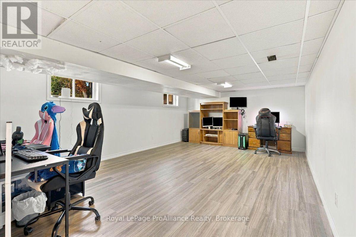 25 ASHLEY STREET - 24