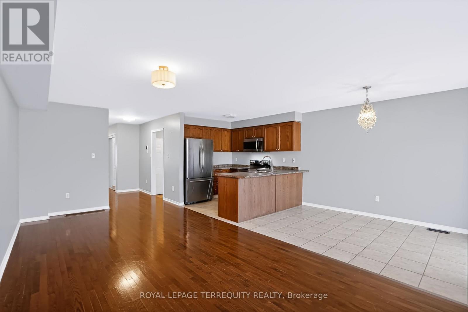 19 - 253 SPRUCEWOOD CRESCENT W, Clarington (Bowmanville) — photo 3