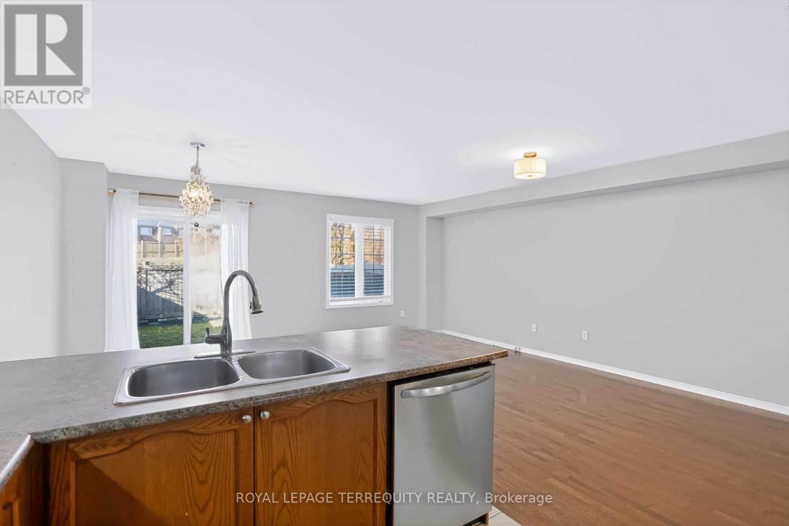 19 - 253 SPRUCEWOOD CRESCENT W, Clarington (Bowmanville) — photo 5