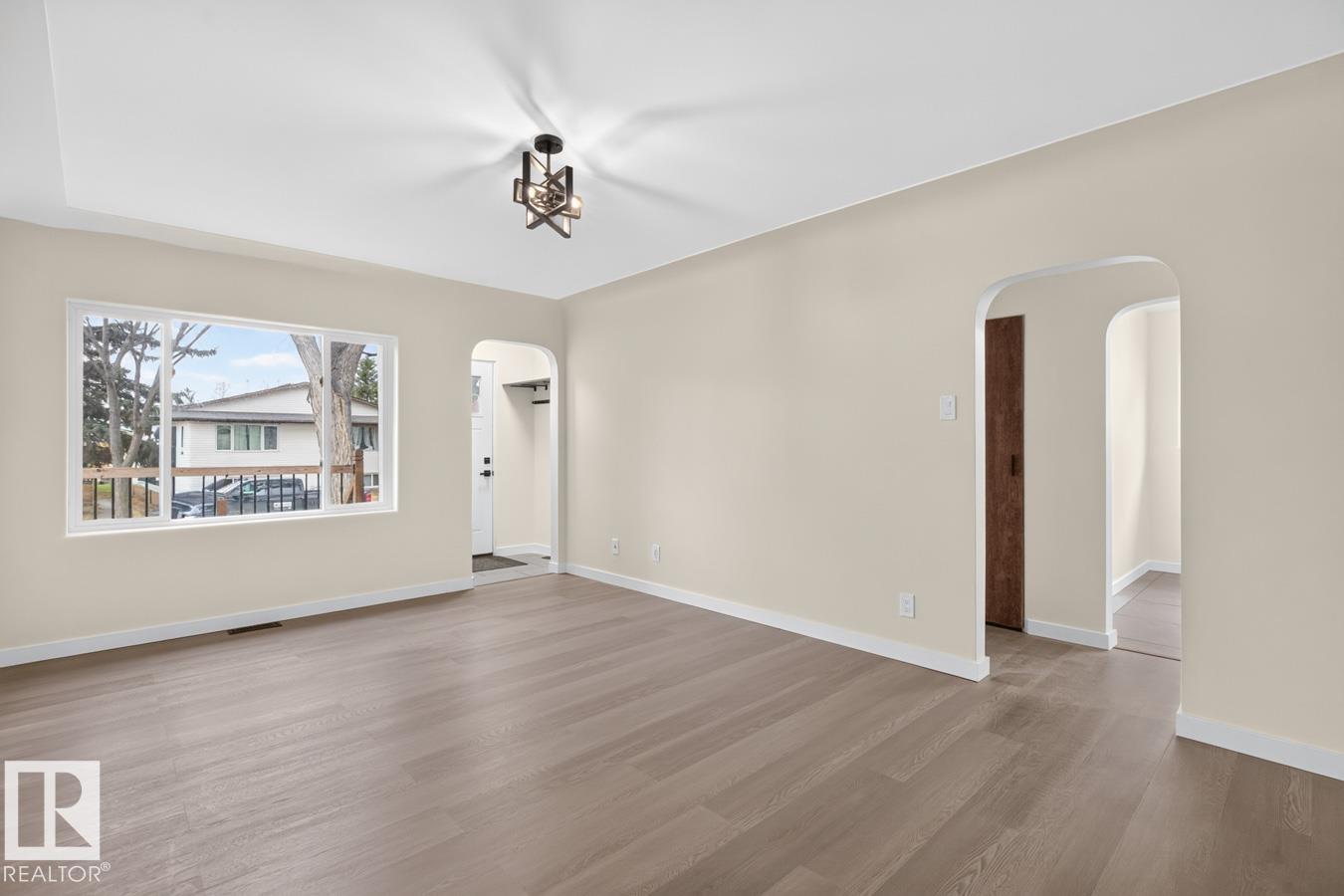 12007 69 Street NW, photo 8