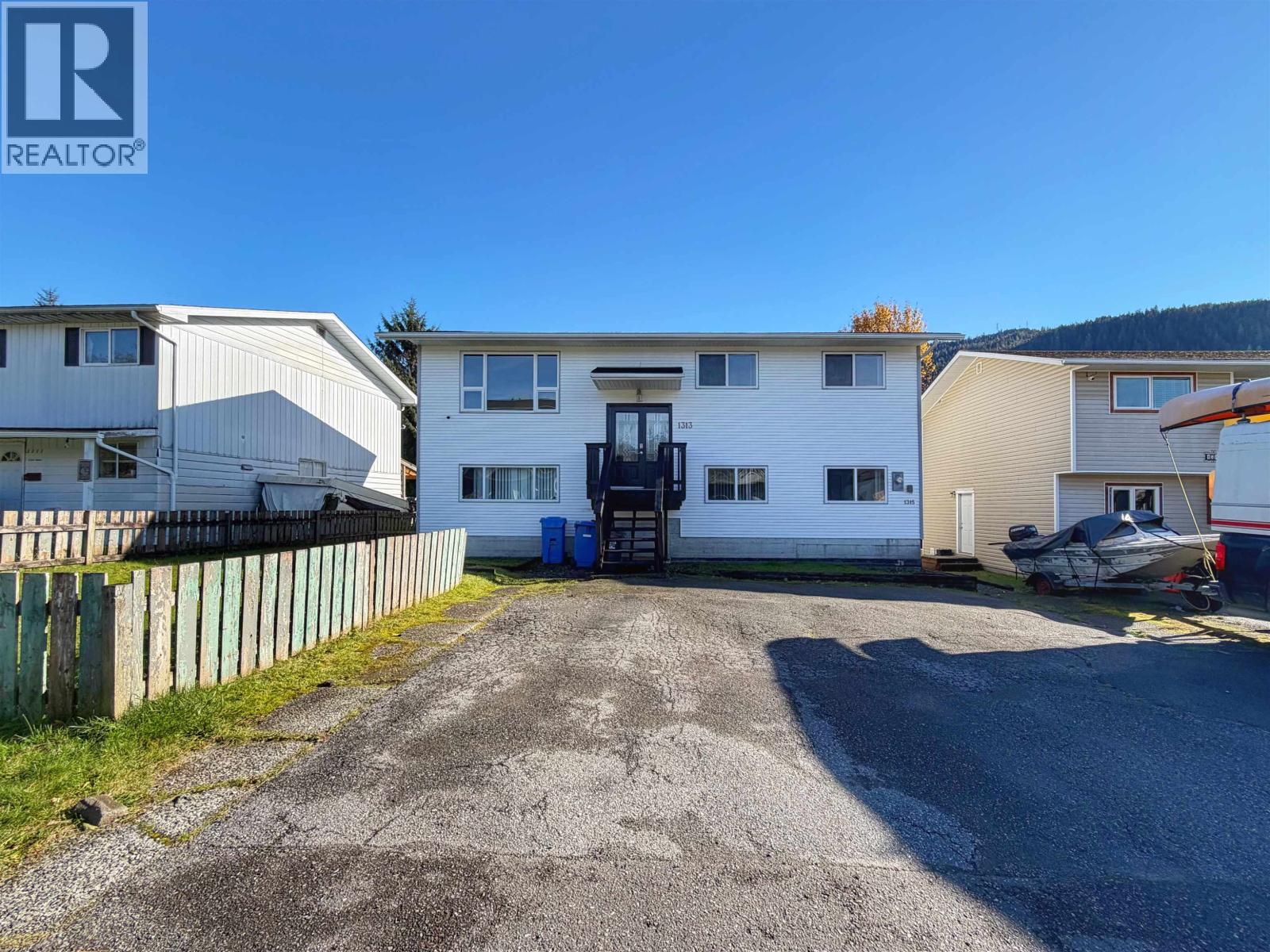 1313 OMINECA AVENUE - 16