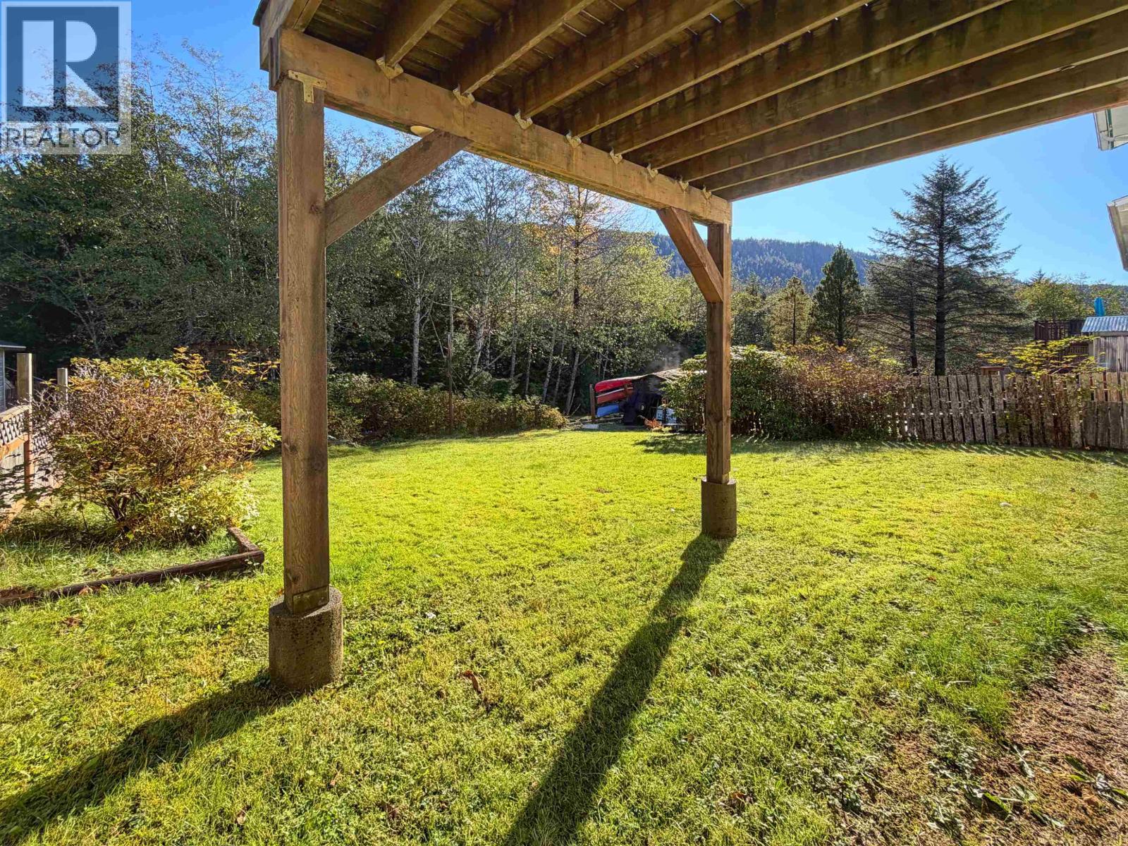 1313 OMINECA AVENUE - 25