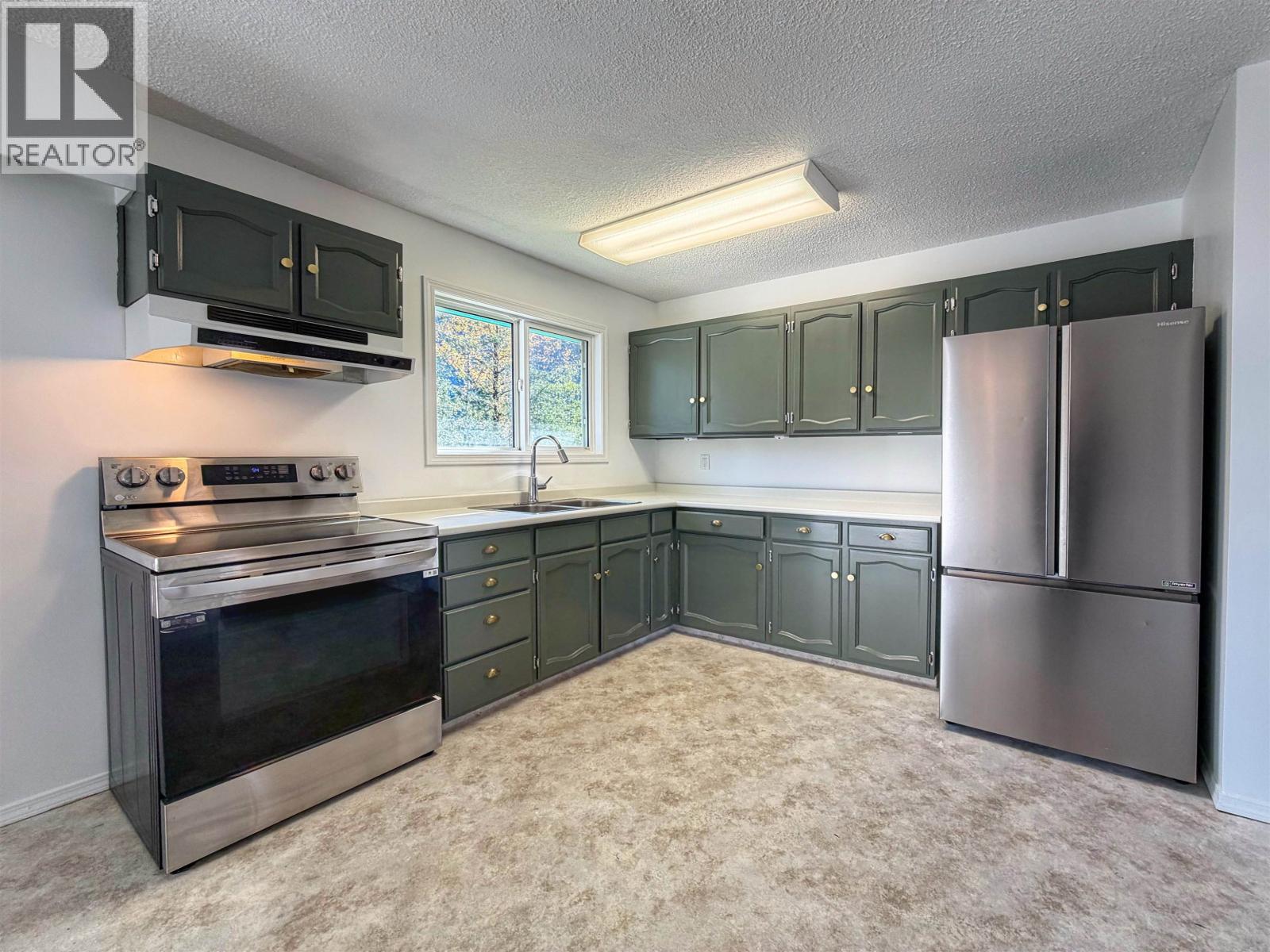 1313 OMINECA AVENUE - 4