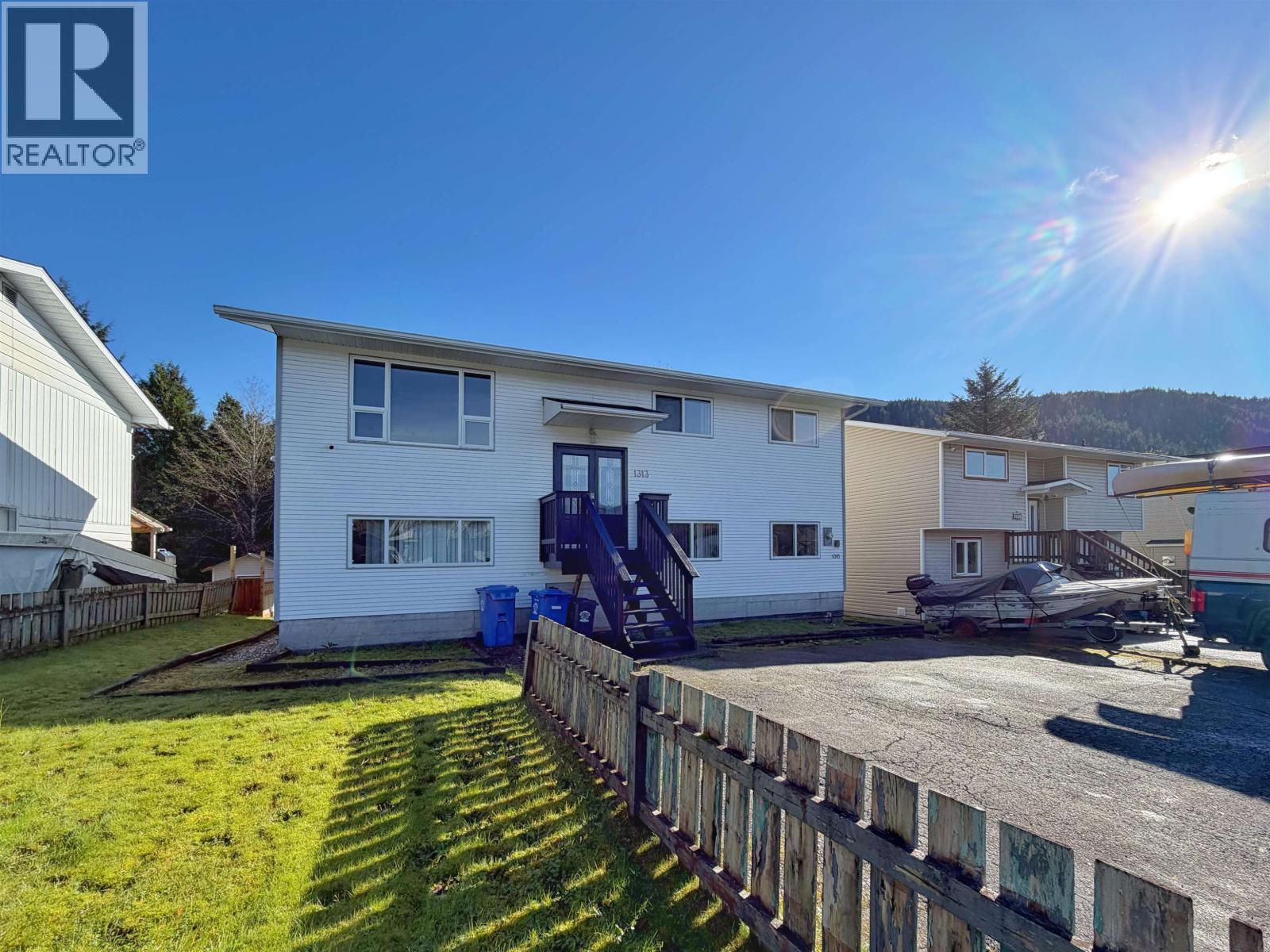 1313 OMINECA AVENUE - 28