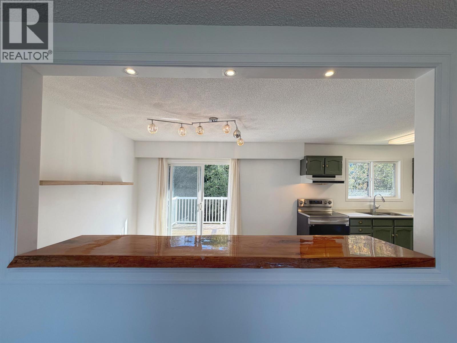 1313 OMINECA AVENUE - 6