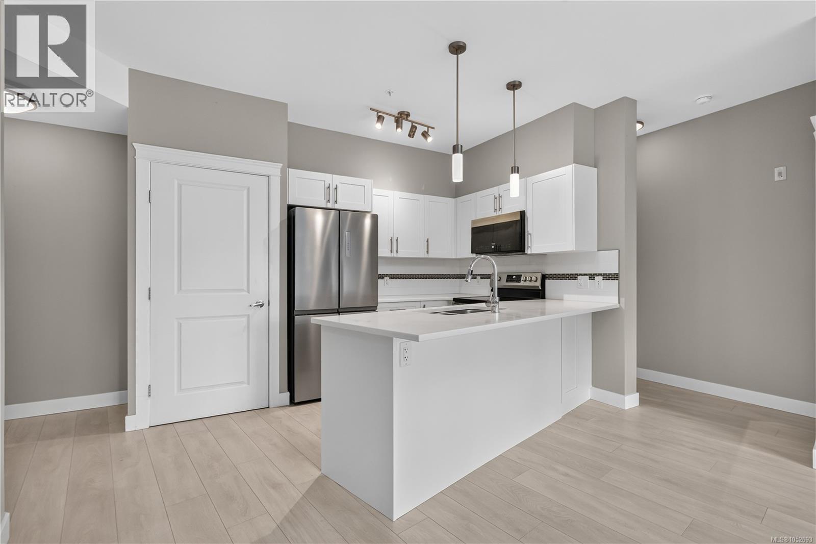#204 844 Goldstream Ave - 8