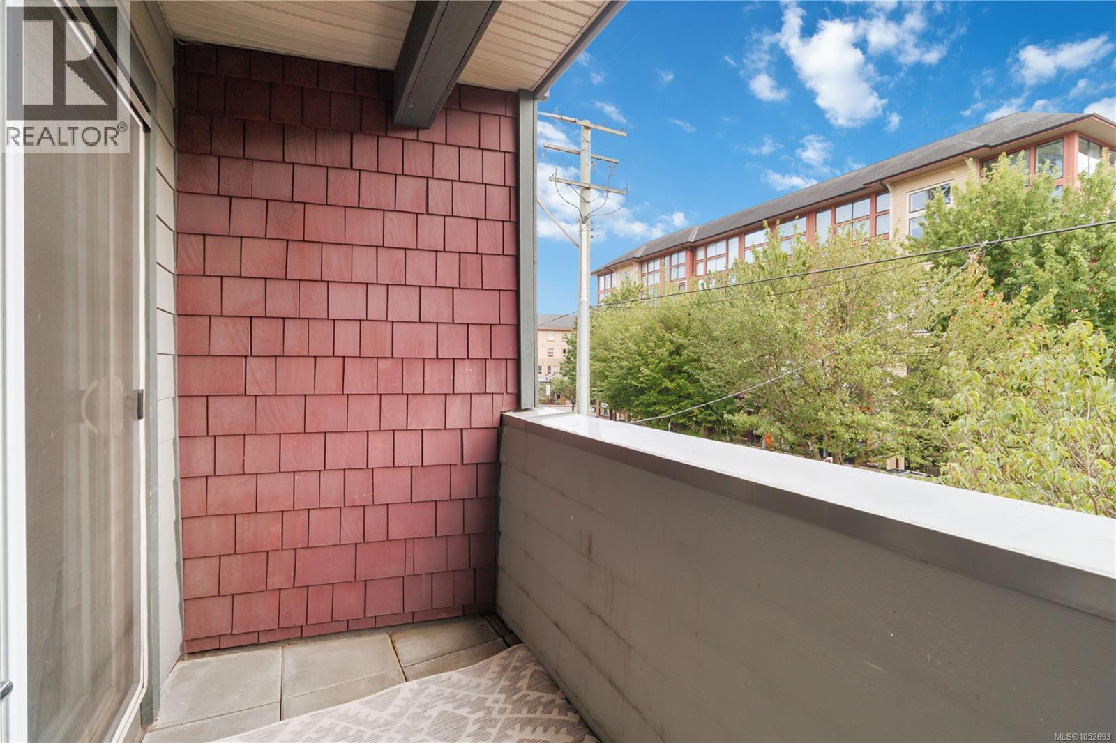 #204 844 Goldstream Ave - 22