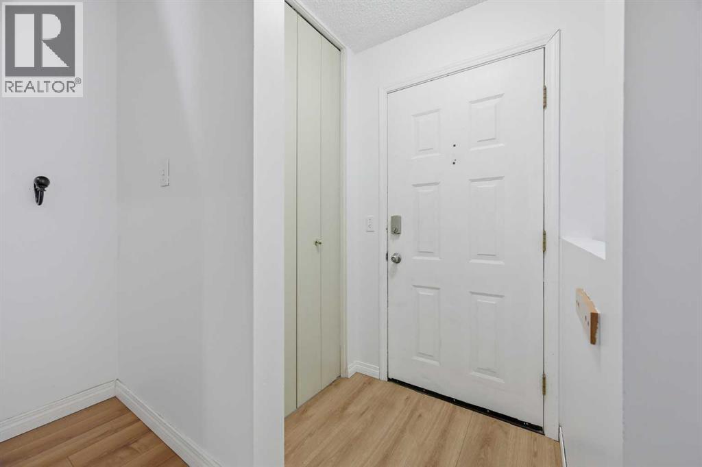 70 Edgeburn Crescent NW photo 2