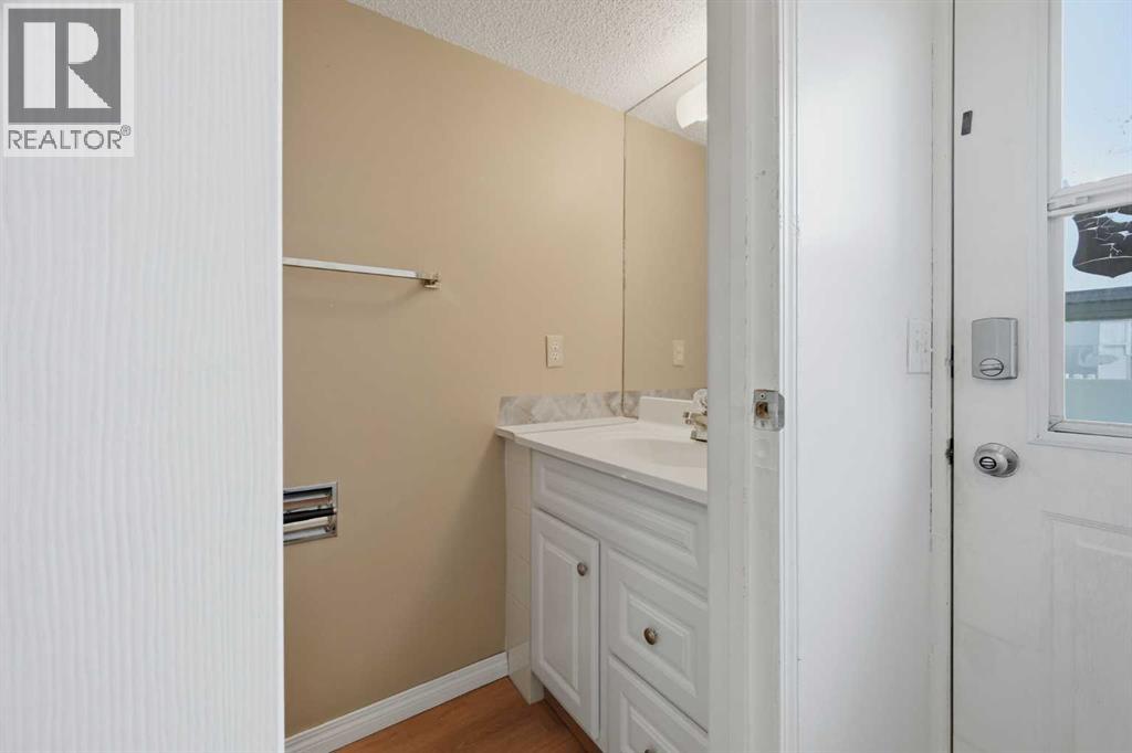 70 Edgeburn Crescent NW photo 16
