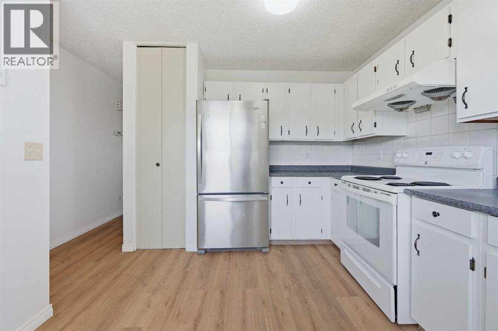 70 Edgeburn Crescent NW photo 14