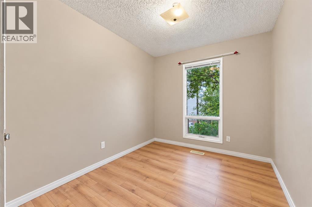 70 Edgeburn Crescent NW photo 19