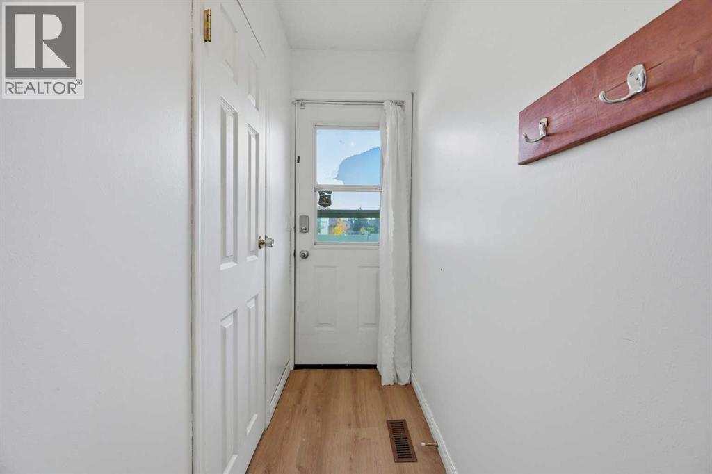 70 Edgeburn Crescent NW photo 15