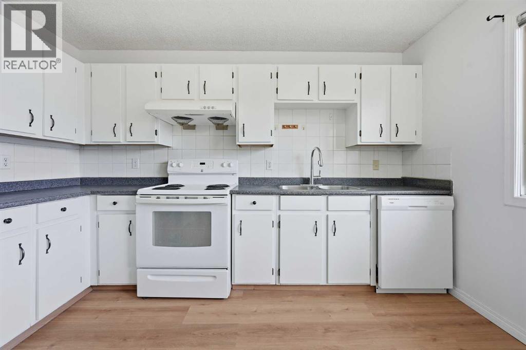 70 Edgeburn Crescent NW photo 13
